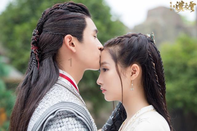 “深情大师”纪梵希：3次为赫本披上嫁衣，为守护女神一生未娶