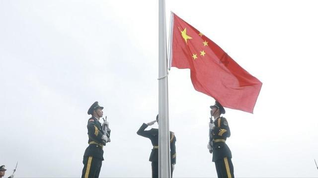 车子方向盘灯亮了过会又没了什么意思是电瓶没电了吗？游戏画面